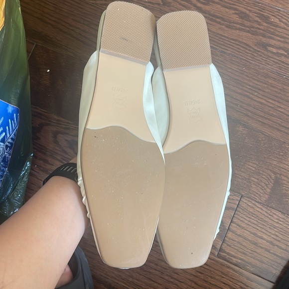 Slipper - Picture 2 of 2